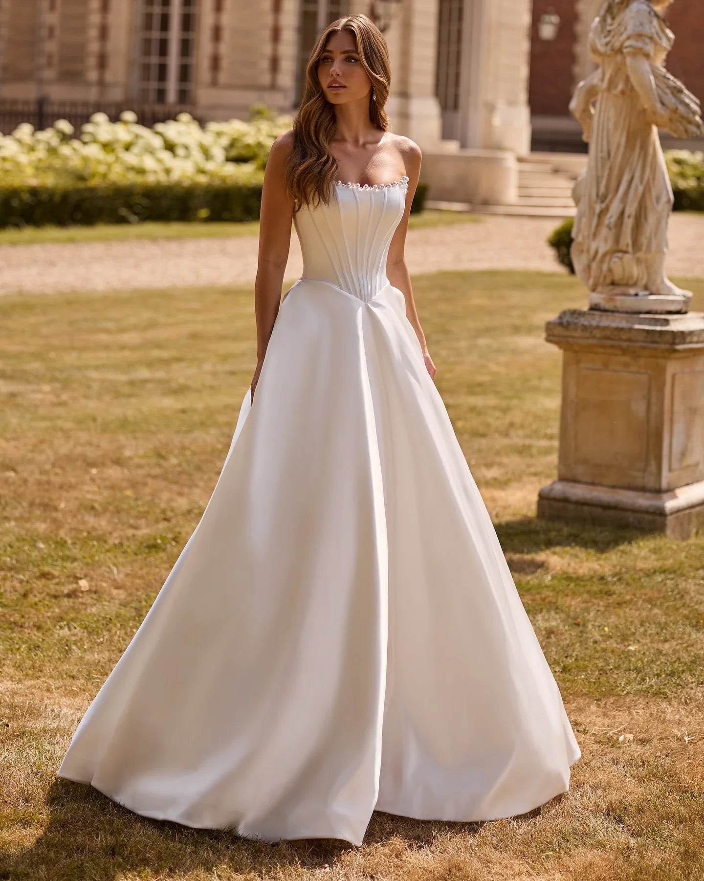 High Quality Satin Strapless A-Line Wedding Dress with Pearl Puffy Taffeta Long Bridal Gown Plus Size Ball Gown Wedding Dress 