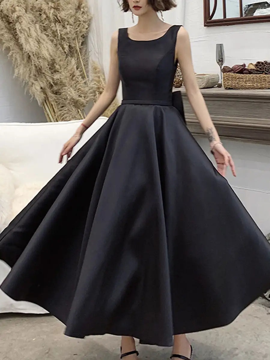 Elegant Black Evening Dress With Bow Satin Spaghetti Straps Backless Maxi Cocktail Dress Simple Plain Women Wedding Party Gown