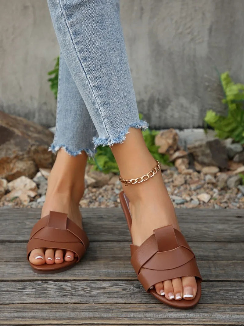 Women's Slippers 2025 New Summer Fashion Slippers Designer Flat Slippers for Women Outdoor Casual Beach Shoes Sandalias De Mujer