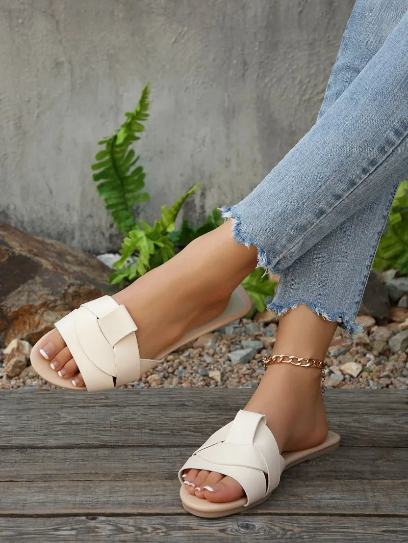 Women's Slippers 2025 New Summer Fashion Slippers Designer Flat Slippers for Women Outdoor Casual Beach Shoes Sandalias De Mujer