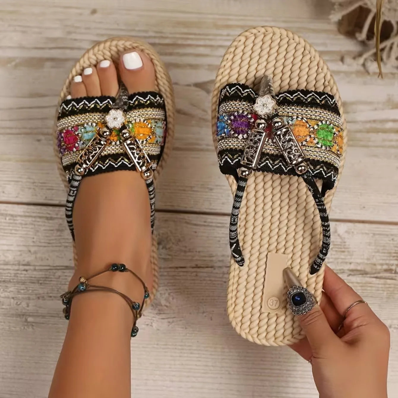 2025 Women Slippers Outdoor Handwoven Shoes Women Large Size Bohemian Ethnic Flat Sandals Fashion Beach Slippers Slides Women