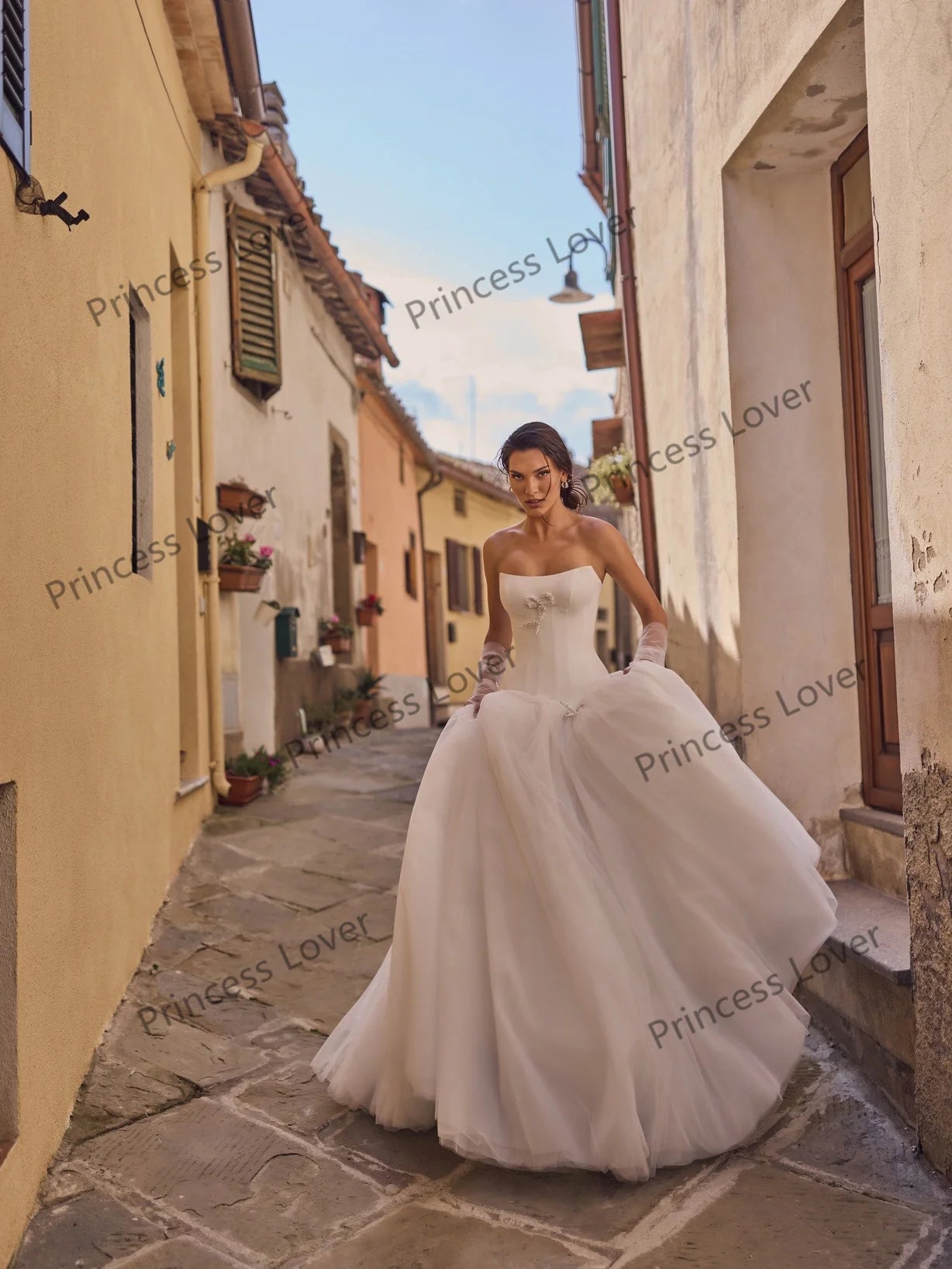 Elegant Strapless Wedding Dresses Luxury Tulle Pleat Bridal Gown Plus Size Engagement Party Dress robe de mariée Customized