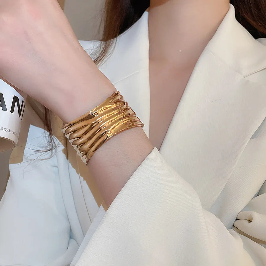 European and American Metal Pleated Bangles for Women Arm Ring Fashion Temperament Bracelet Design Sense Hand Jewelry Gift