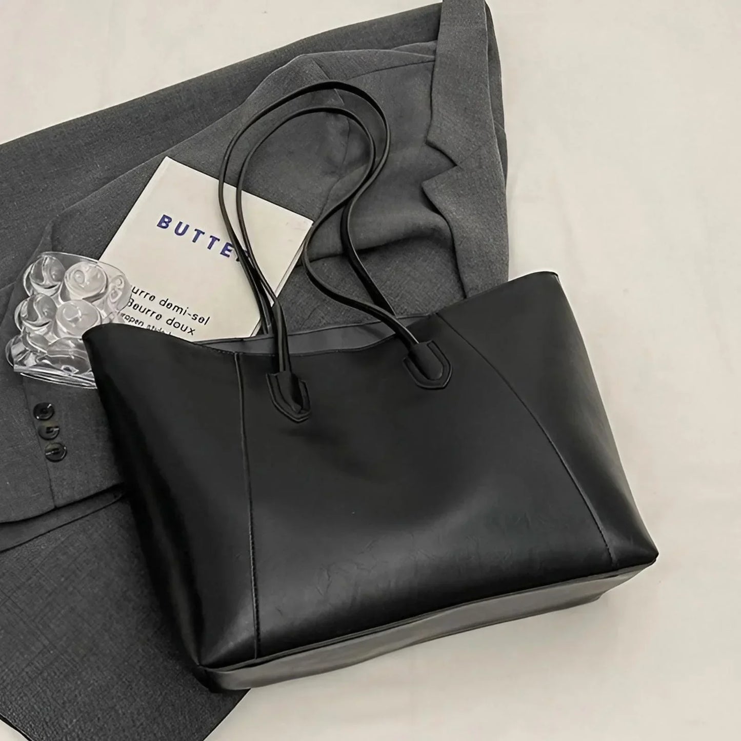 Large Tote Bag for Women Big Capacity Casual Commuting Bag Versatile Shoulder Bag Travel Shopping Use Retro Fashion Handbag