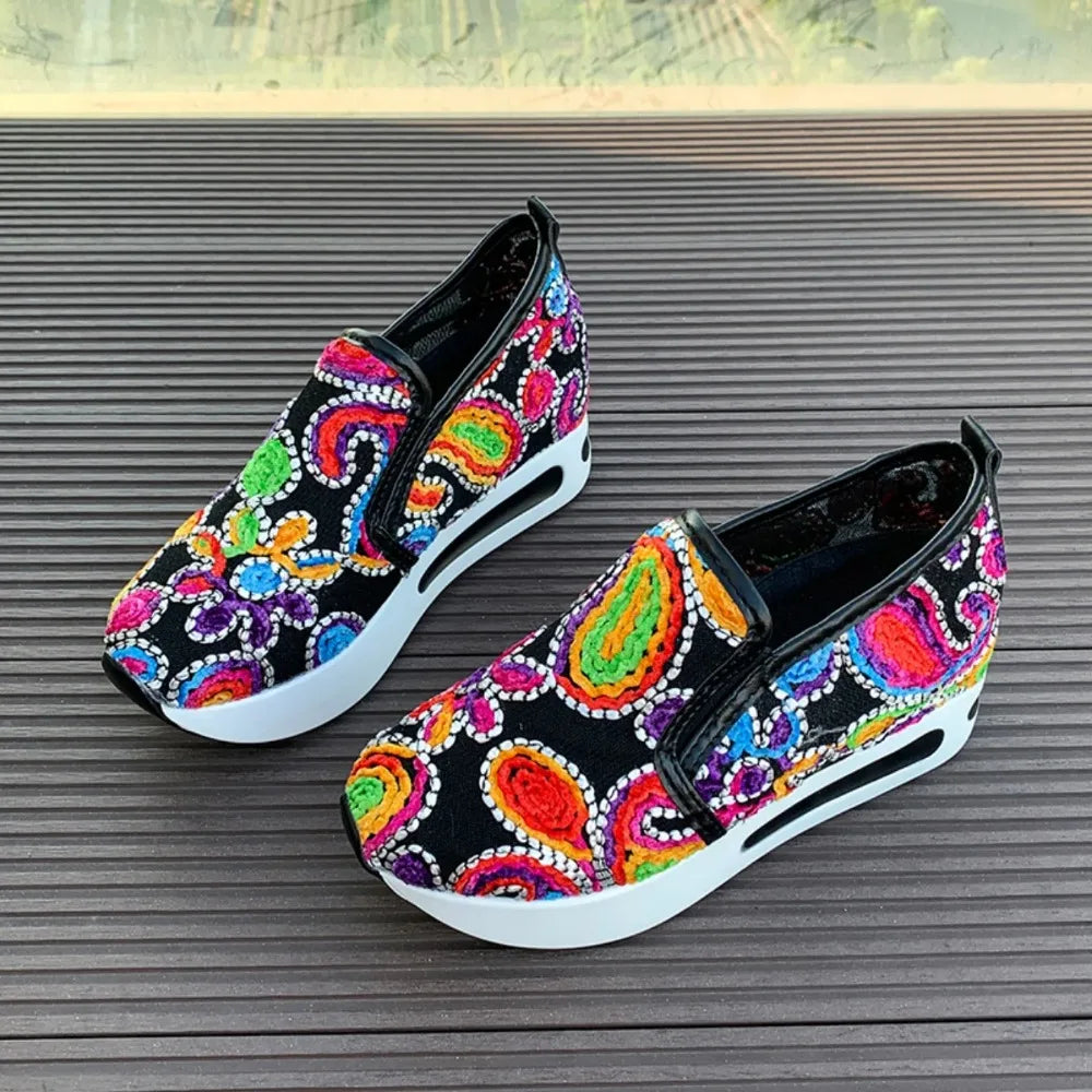 Women's Wedge Shoes New Spring Autumn Fashion Round Toe Floral Pattern Embroidery Mesh Platform Sneakers Increase Height Shoes