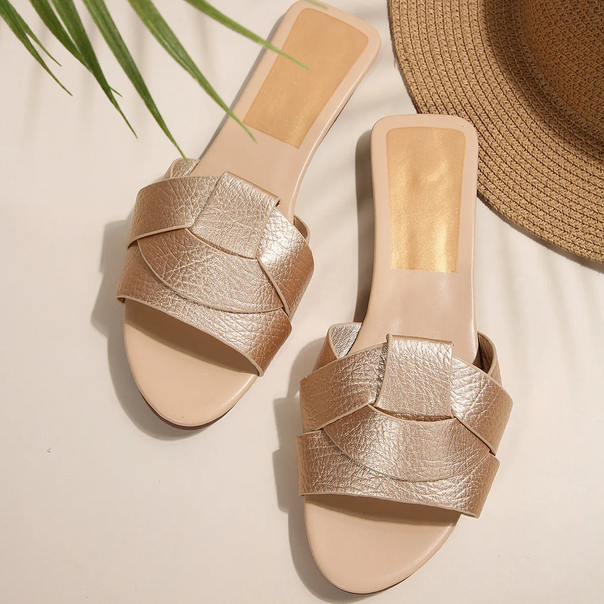 Women's Slippers 2025 New Summer Fashion Slippers Designer Flat Slippers for Women Outdoor Casual Beach Shoes Sandalias De Mujer