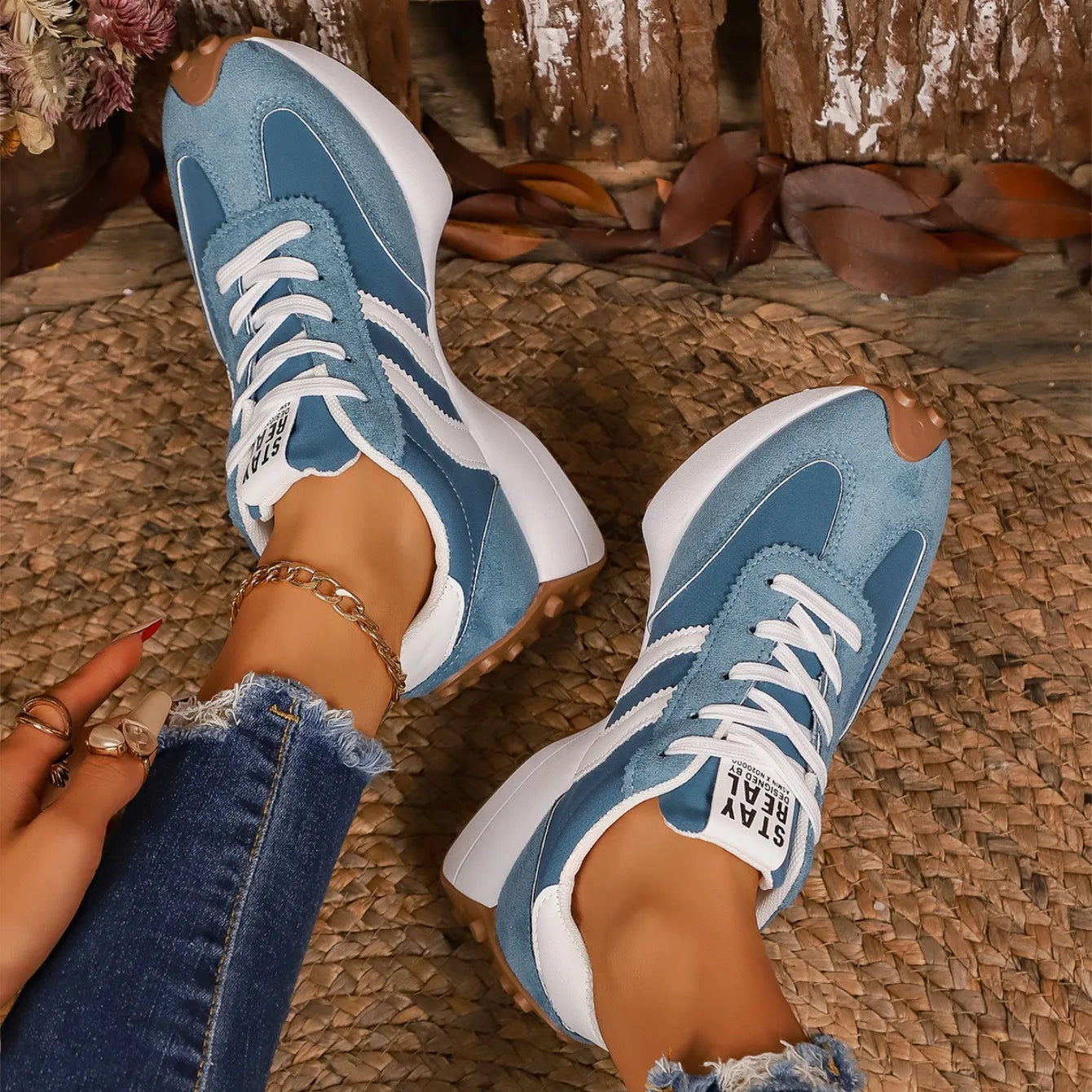 2025 Spring Women Sneakers New Luxury Flat Comfortable Slip on Sneakers Women Trend Lightweight Outdoor Designer Shoes for Women