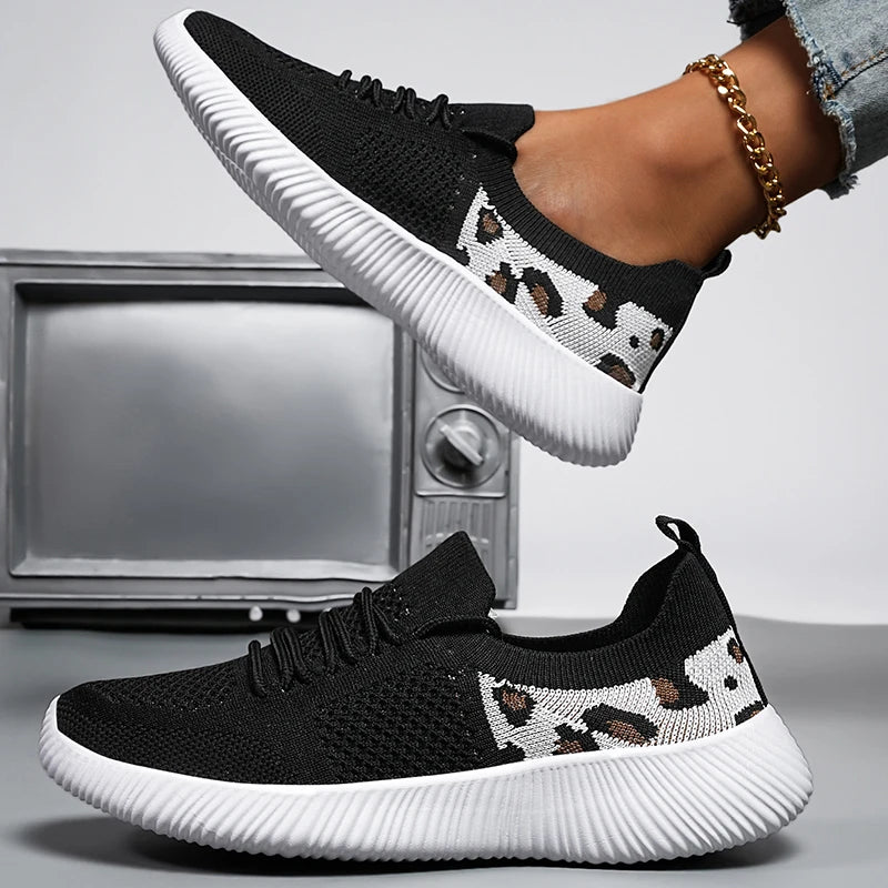 Ladies Casual Shoes Lightweight Comfortable Outdoor Walking Shoes Solid Color Soft Sole Slip-On Flats Sneaker Shoes For Women