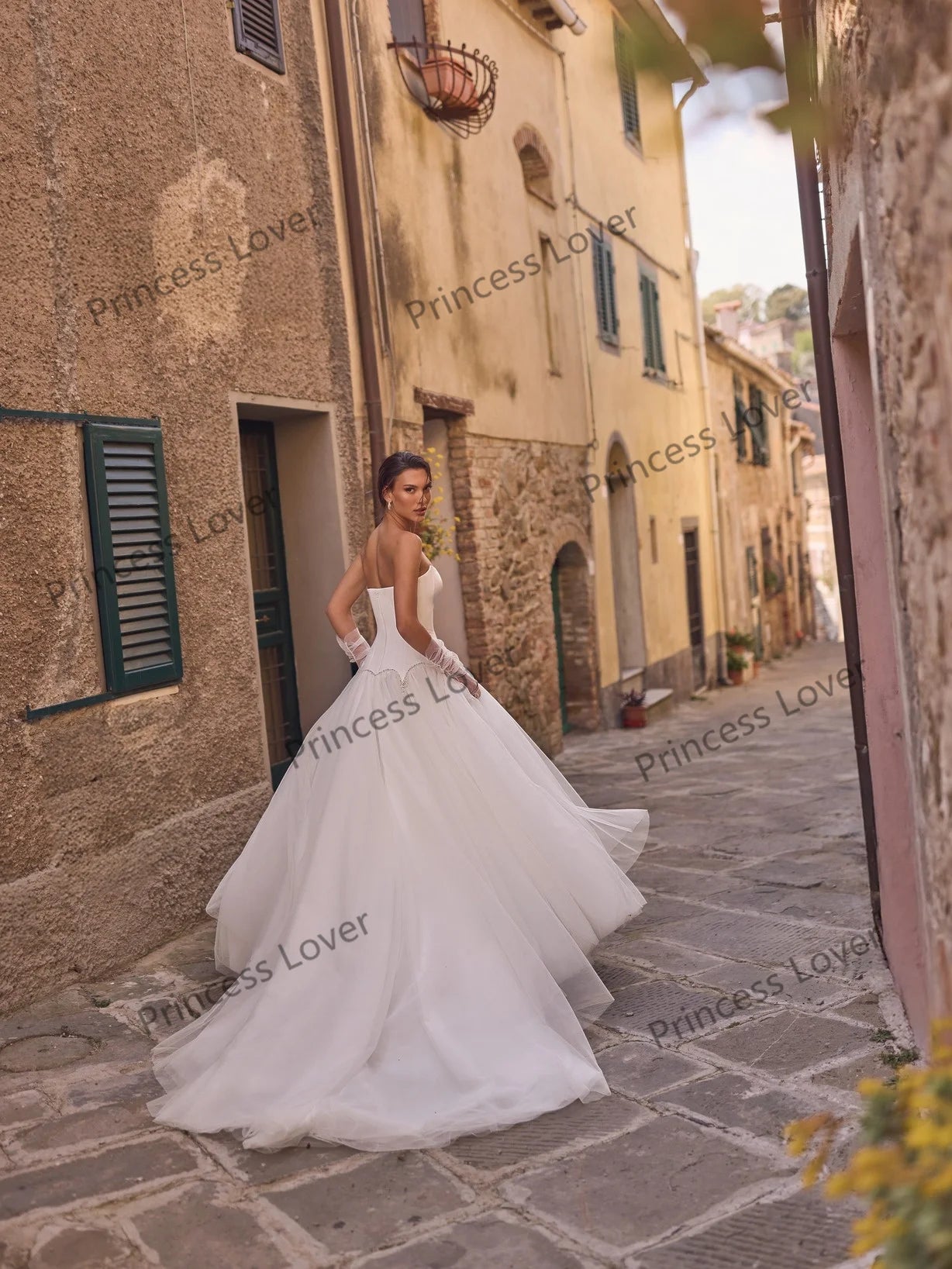 Elegant Strapless Wedding Dresses Luxury Tulle Pleat Bridal Gown Plus Size Engagement Party Dress robe de mariée Customized