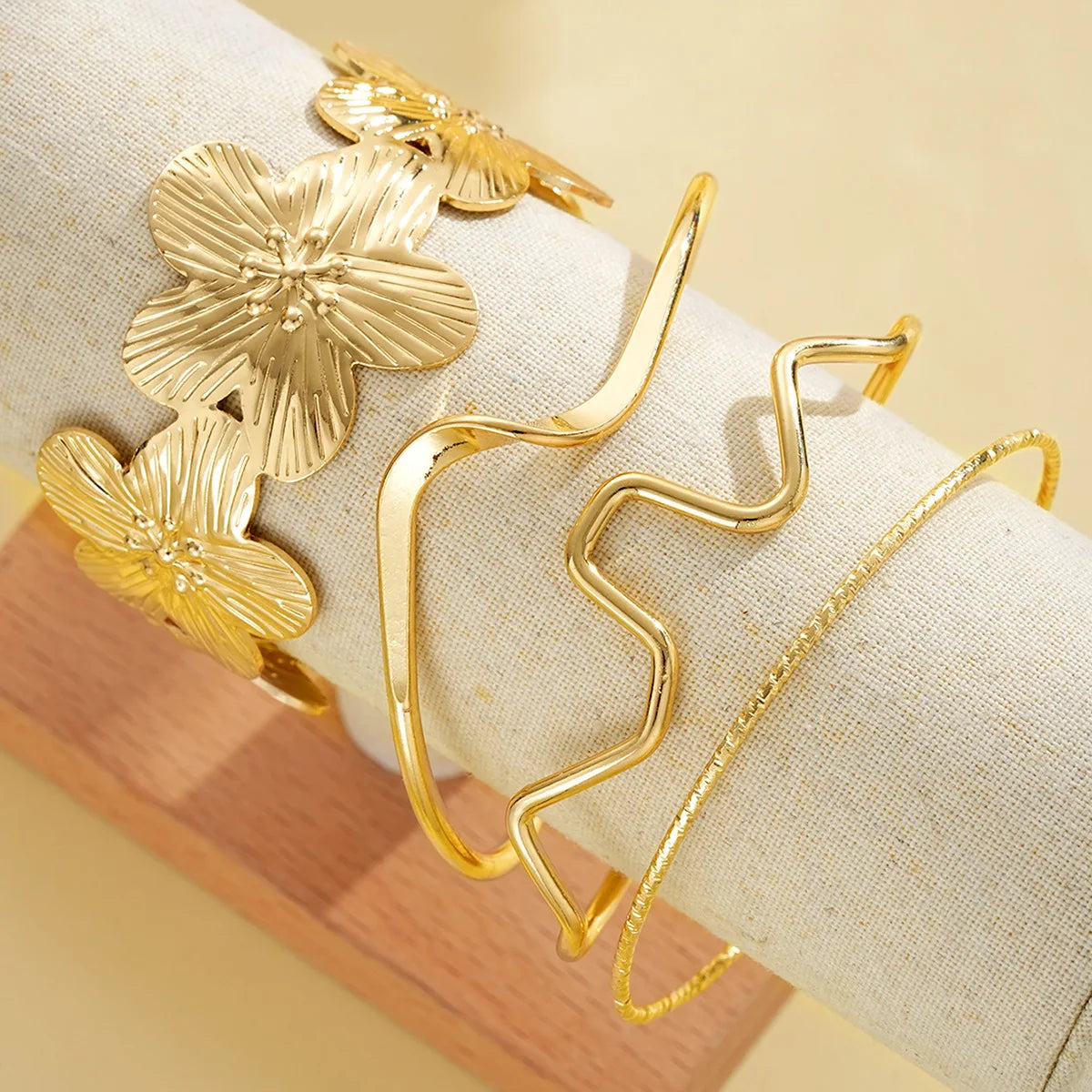 4pcs European & American Fashion Elegant Floral Line Bangles - Creative Gold Eco-Friendly Iron Minimalist Bracelets for Women