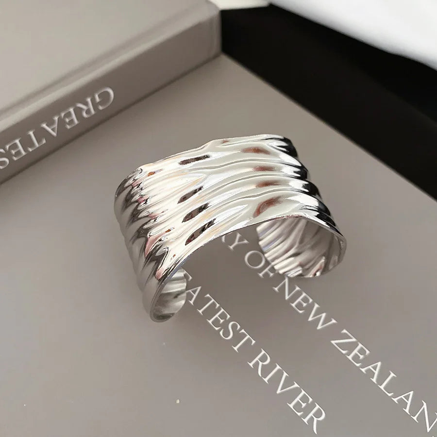 European and American Metal Pleated Bangles for Women Arm Ring Fashion Temperament Bracelet Design Sense Hand Jewelry Gift