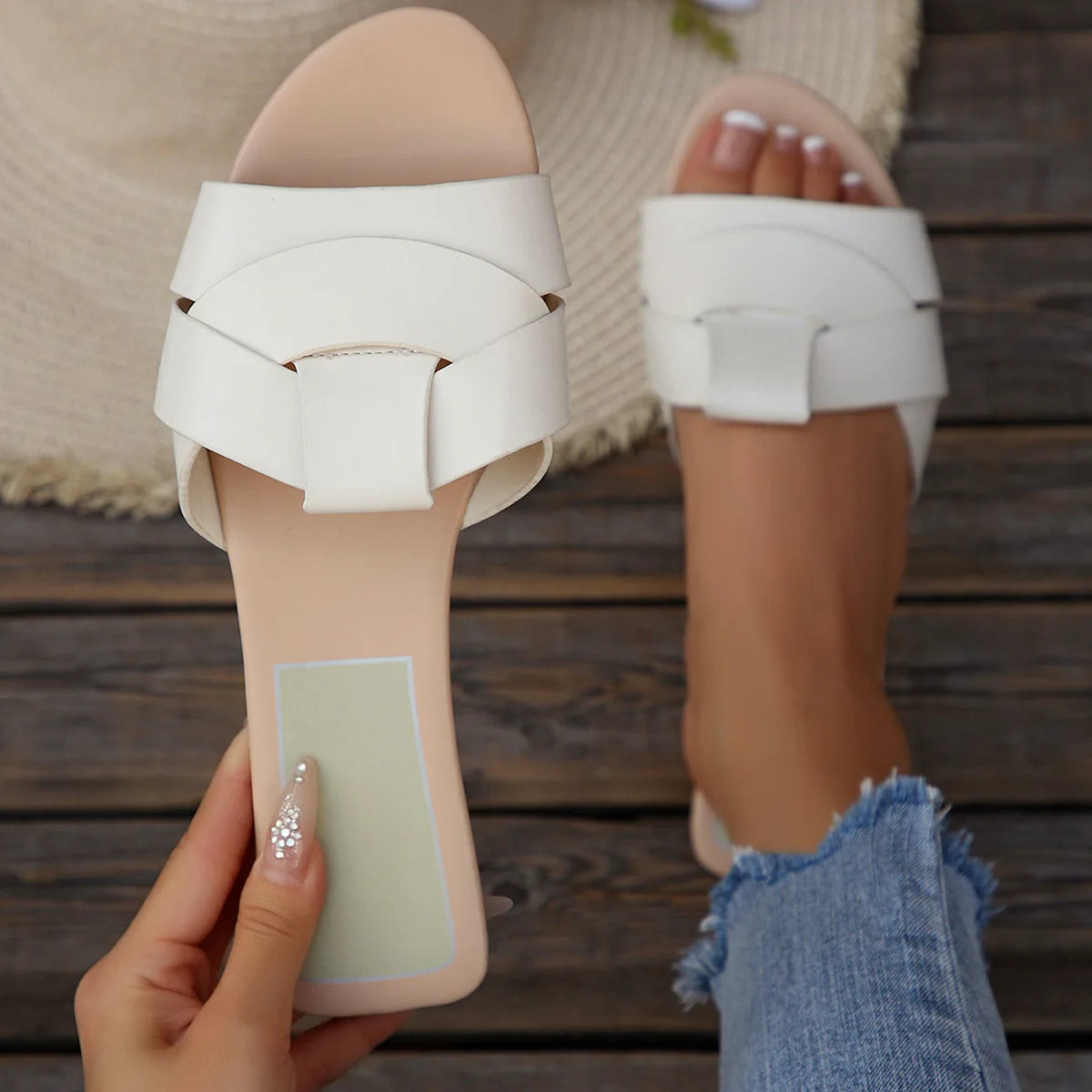Women's Slippers 2025 New Summer Fashion Slippers Designer Flat Slippers for Women Outdoor Casual Beach Shoes Sandalias De Mujer