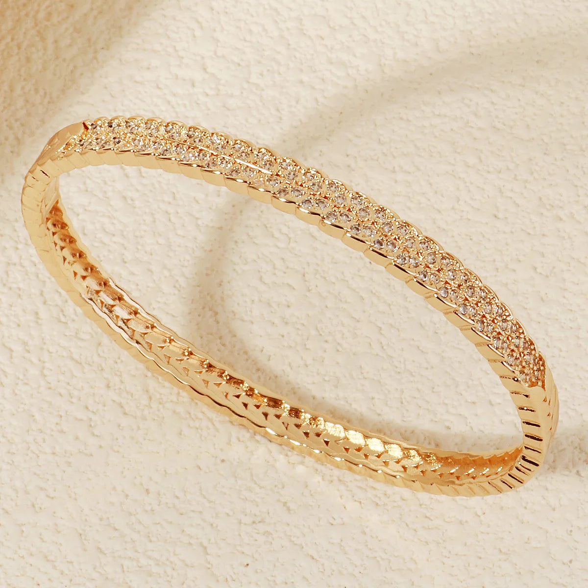 Newest Fashion Copper and Zirconia Bangle for Women Unique Design Sense Bangles Daily Jewelry Accesssories As a Gift