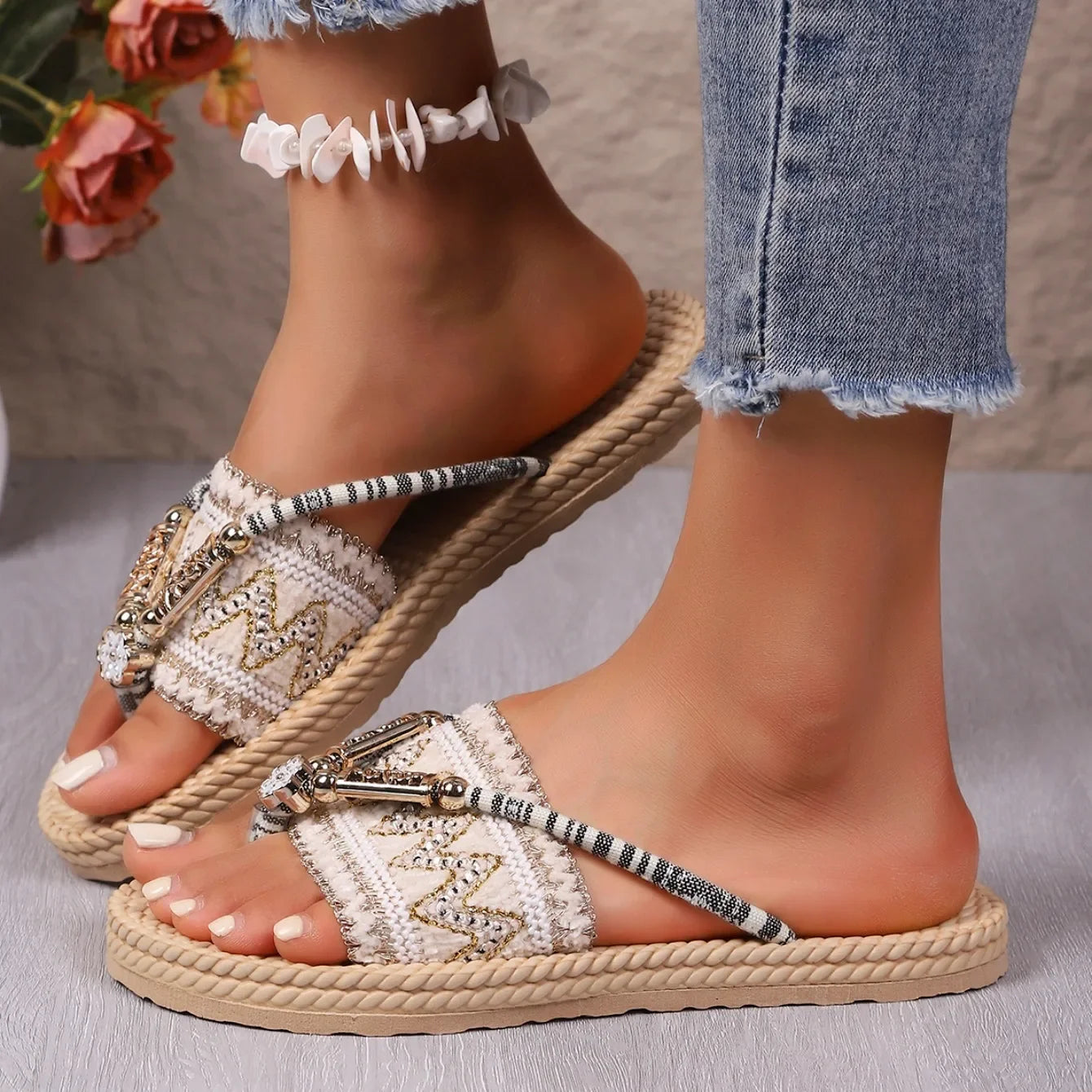 2025 Women Slippers Outdoor Handwoven Shoes Women Large Size Bohemian Ethnic Flat Sandals Fashion Beach Slippers Slides Women