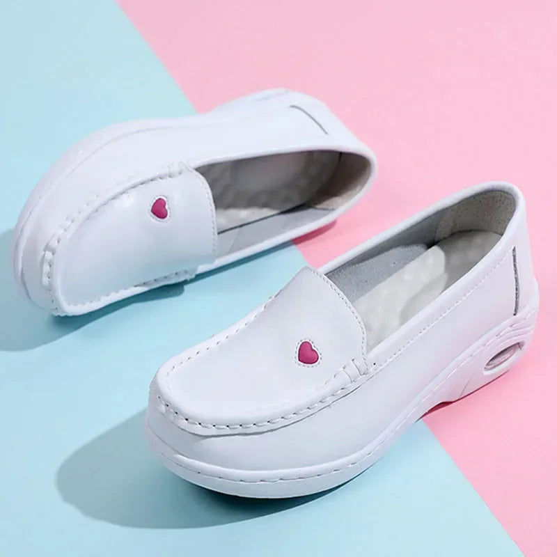 2025 New Women Flat Leather Shoes Casual White Wedge with Soft Bottom Love Heart Comfortable Mom Nurse Work Shoes Zapatillas