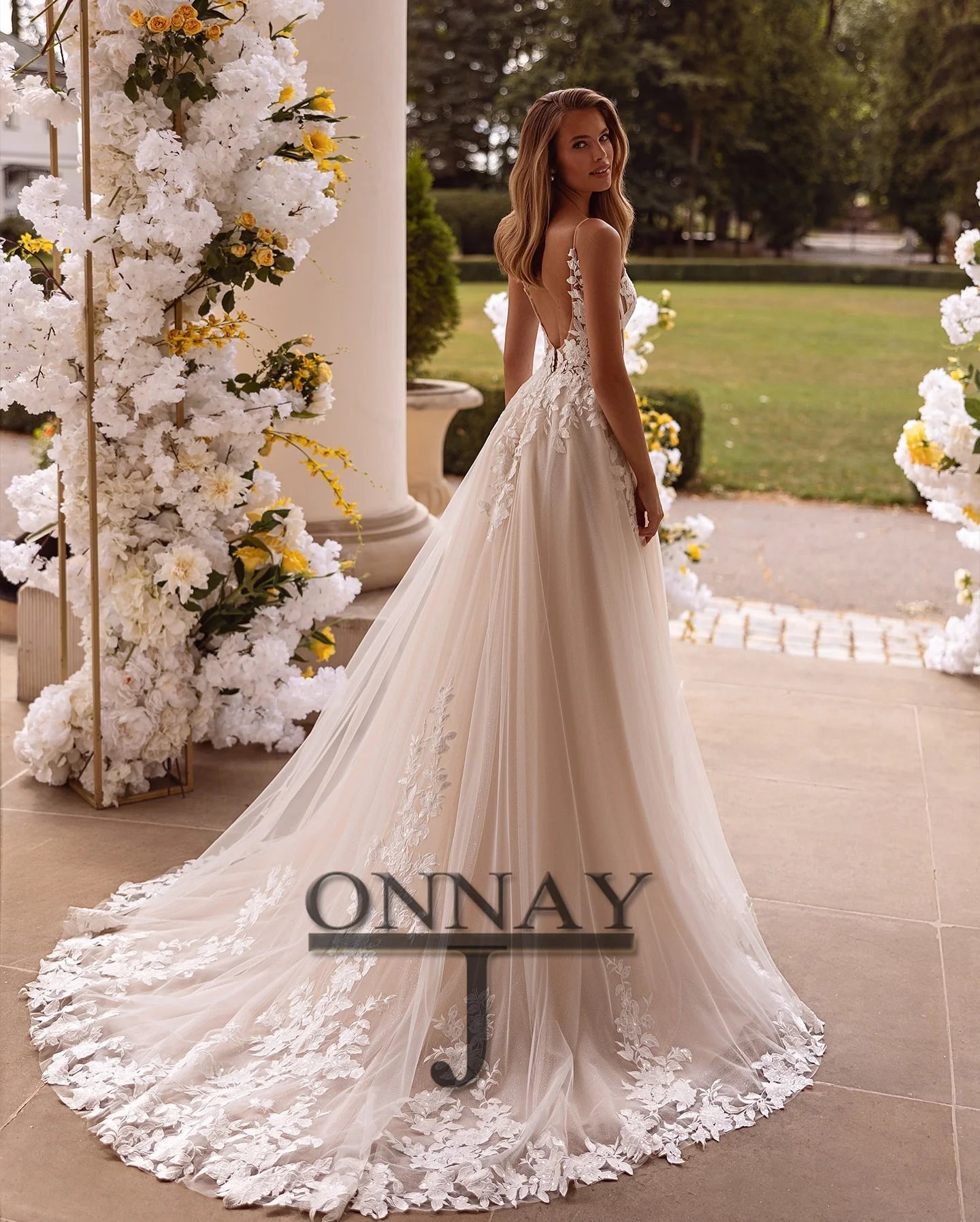 Customized Bohemian Wedding Dresses Tulle for Women Lace Appliques V Neck Pleat Bridal Wedding Gown for Bride Vestidos De Novia
