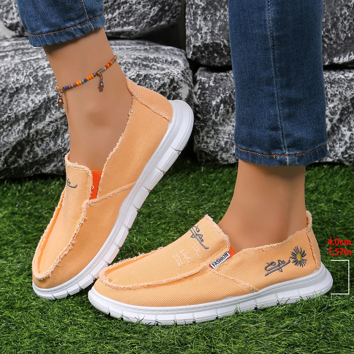 Women's casual shoes, spring and autumn fashionable embroidered women's shoes, light and soft,  flat shoes with free shipping