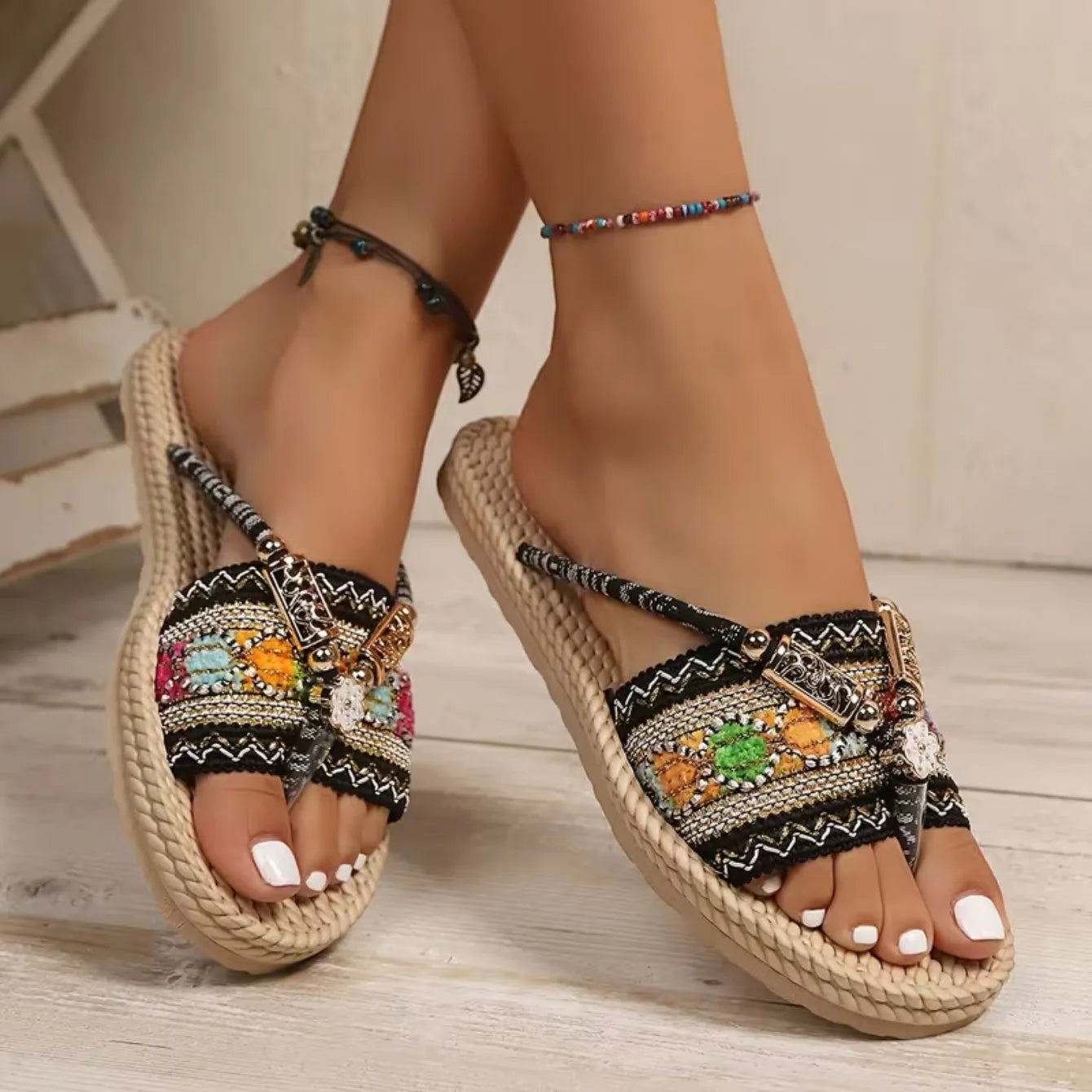 2025 Women Slippers Outdoor Handwoven Shoes Women Large Size Bohemian Ethnic Flat Sandals Fashion Beach Slippers Slides Women