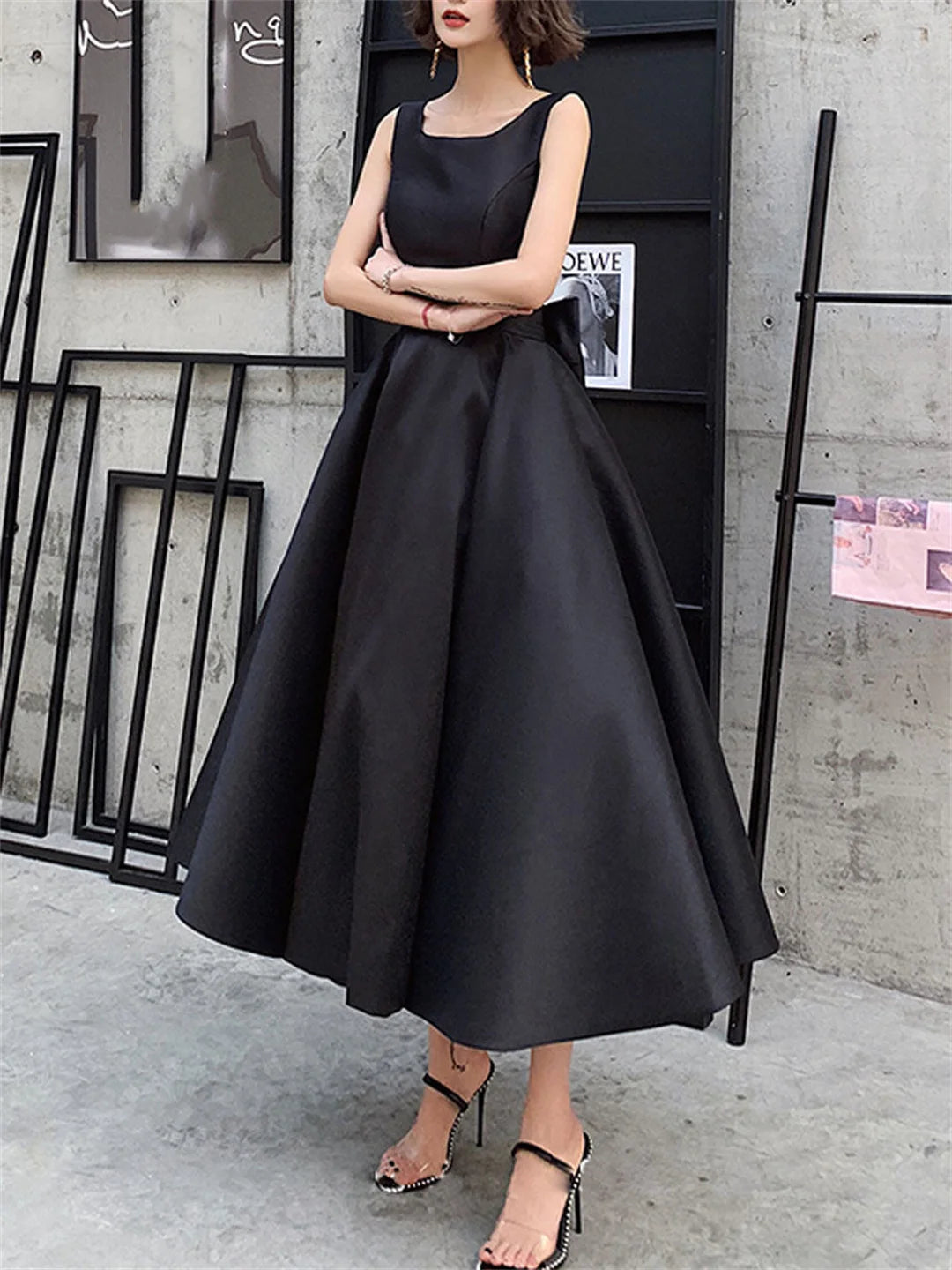 Elegant Black Evening Dress With Bow Satin Spaghetti Straps Backless Maxi Cocktail Dress Simple Plain Women Wedding Party Gown