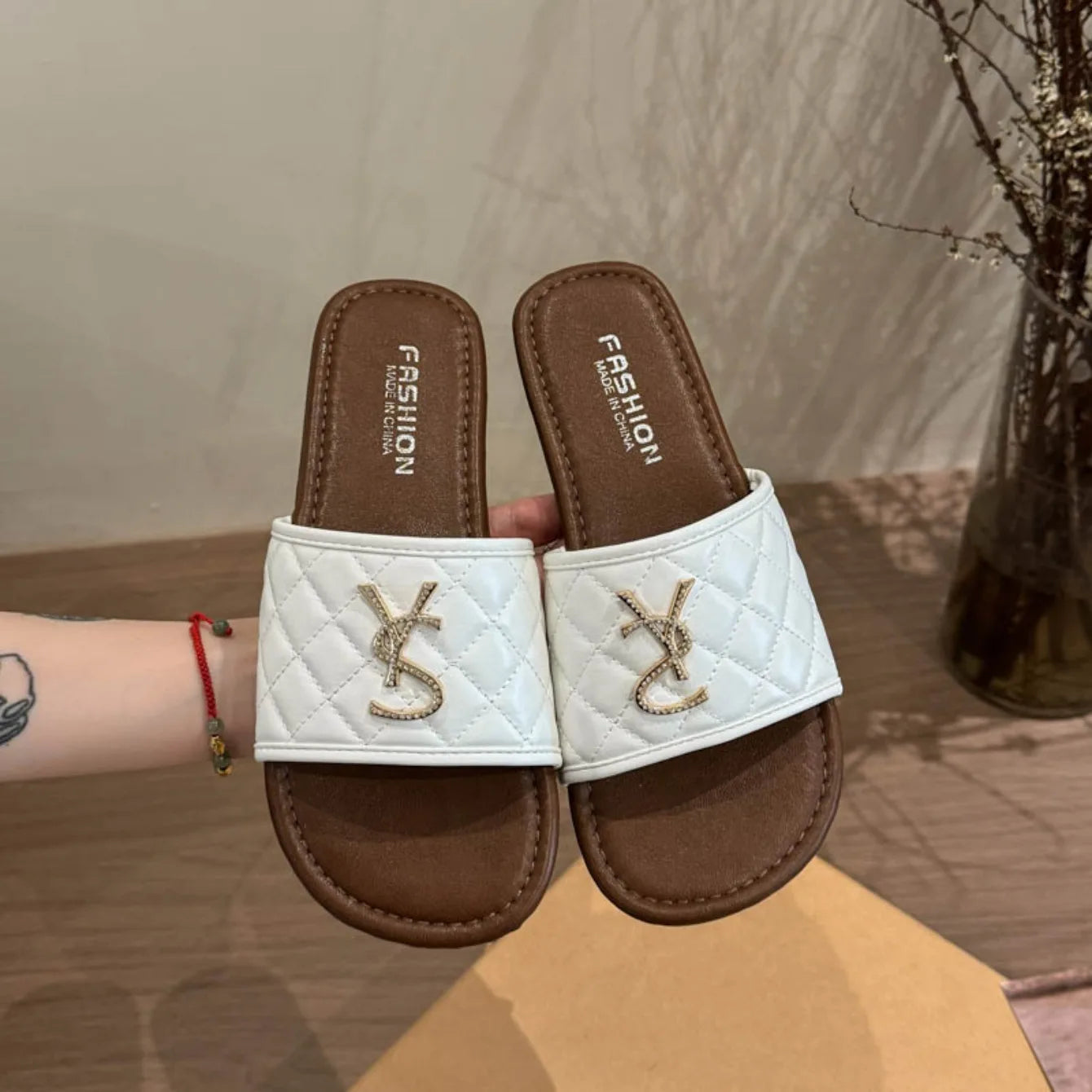 New Women's Sandals Recreational Design Summer Flat Slippers Fashion Outdoor Non-slip Metal Decorative Slippers Zapatos De Mujer