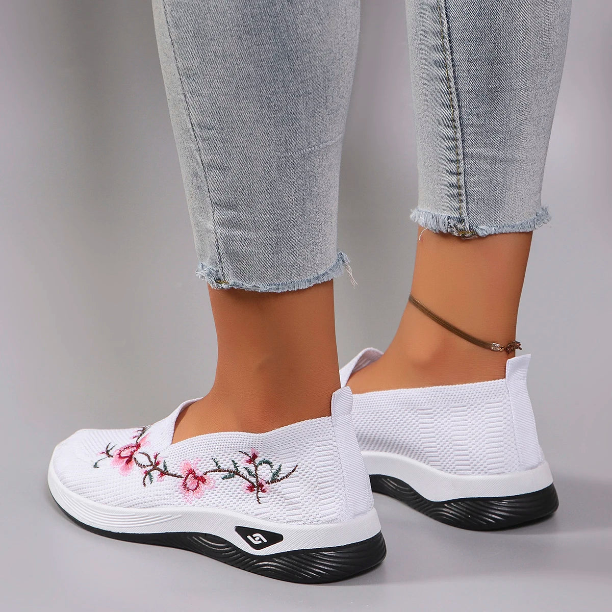 Spring and Autumn New Women's Sports Shoes Fashionable Breathable Lightweight Non-Slip Wear-Resistant Casual Sports Shoes Flat Shoes Loafers