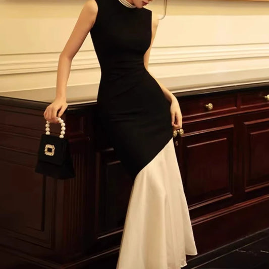 New French-style black dress for women, sleeveless, fitted with stitch detailing, elegant fishtail knitted long dress
