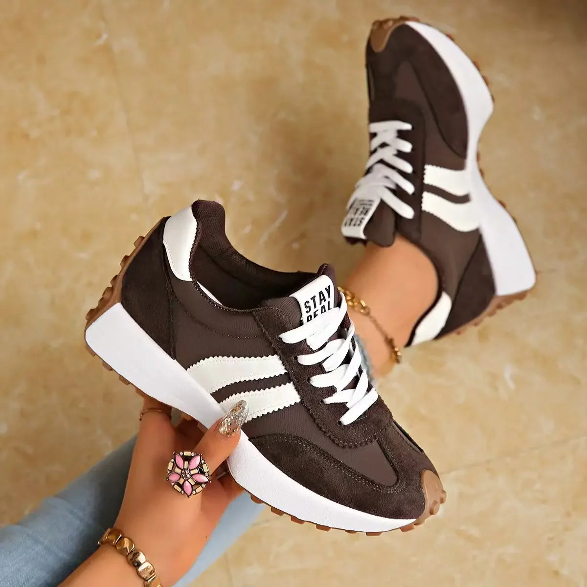 2025 Spring Women Sneakers New Luxury Flat Comfortable Slip on Sneakers Women Trend Lightweight Outdoor Designer Shoes for Women