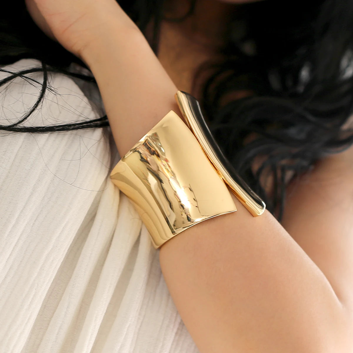 GGQINISI Oversize Euramerican Asymmetric Chunky Statement Bangle Bracelet Jewelry for Women Polished High Quality Accessory