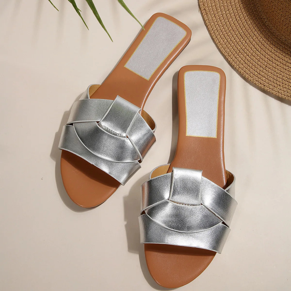Women's Slippers 2025 New Summer Fashion Slippers Designer Flat Slippers for Women Outdoor Casual Beach Shoes Sandalias De Mujer
