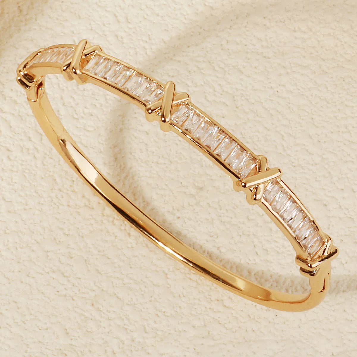 Newest Fashion Copper and Zirconia Bangle for Women Unique Design Sense Bangles Daily Jewelry Accesssories As a Gift