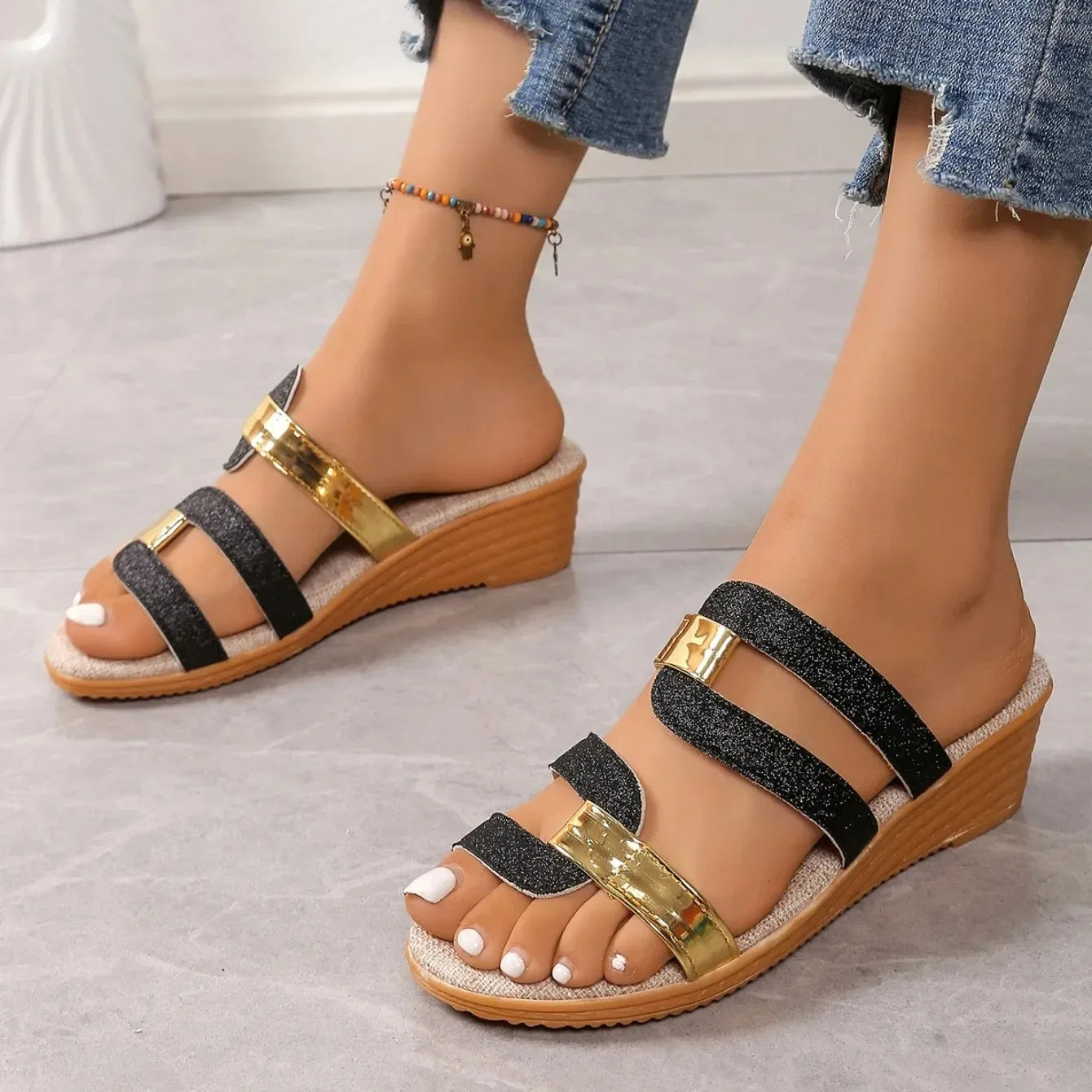 Women Slippers 2025 New Casual Blocking Sandals Outdoor Soft Leather Slippers Thick Soled Slope Woven Straw Shoes Slides Women