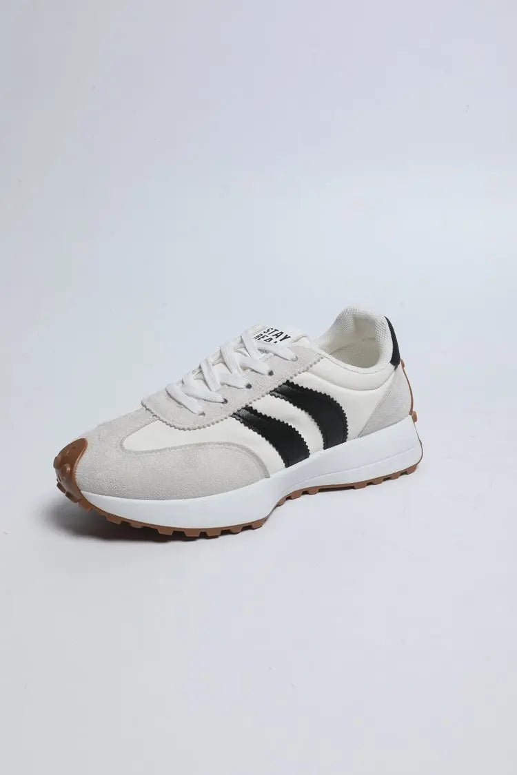 2026 Women Sneakers Spring New Luxury Flat Comfortable Slip on Soft Trend Sneakers Women Lightweight Outdoor Shoes for Women