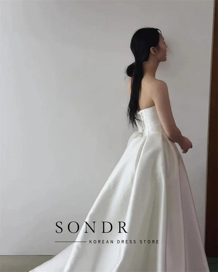 Sondr Simple A-Line Korea Wedding Dresses Photo Shoot Strapless Satin Sleeveless Floor Length Bridal Gowns Customized Corset