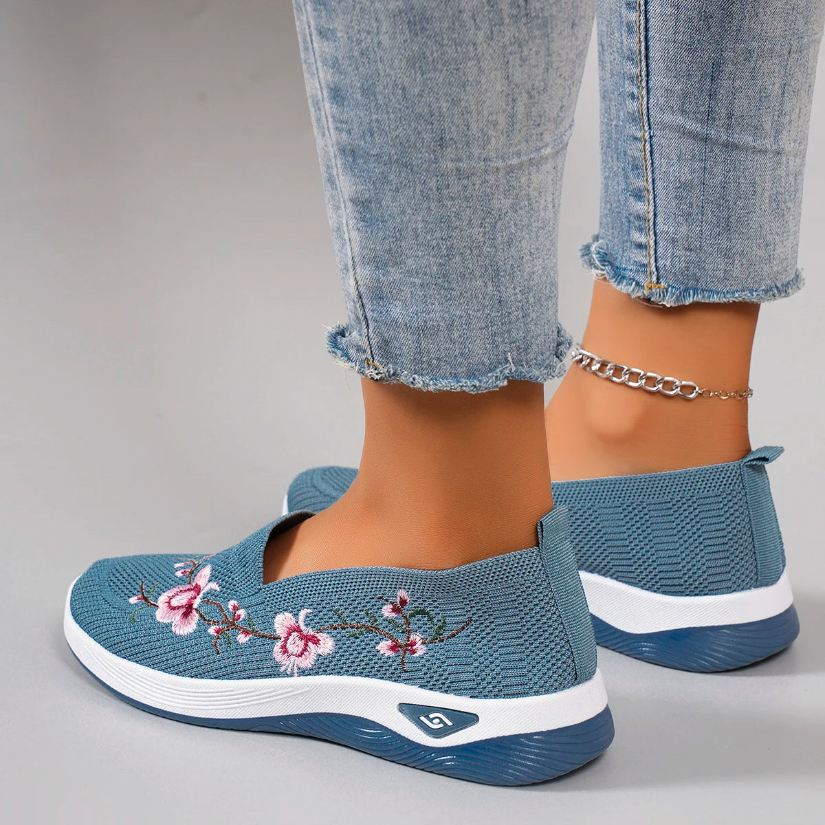 Spring and Autumn New Women's Sports Shoes Fashionable Breathable Lightweight Non-Slip Wear-Resistant Casual Sports Shoes Flat Shoes Loafers