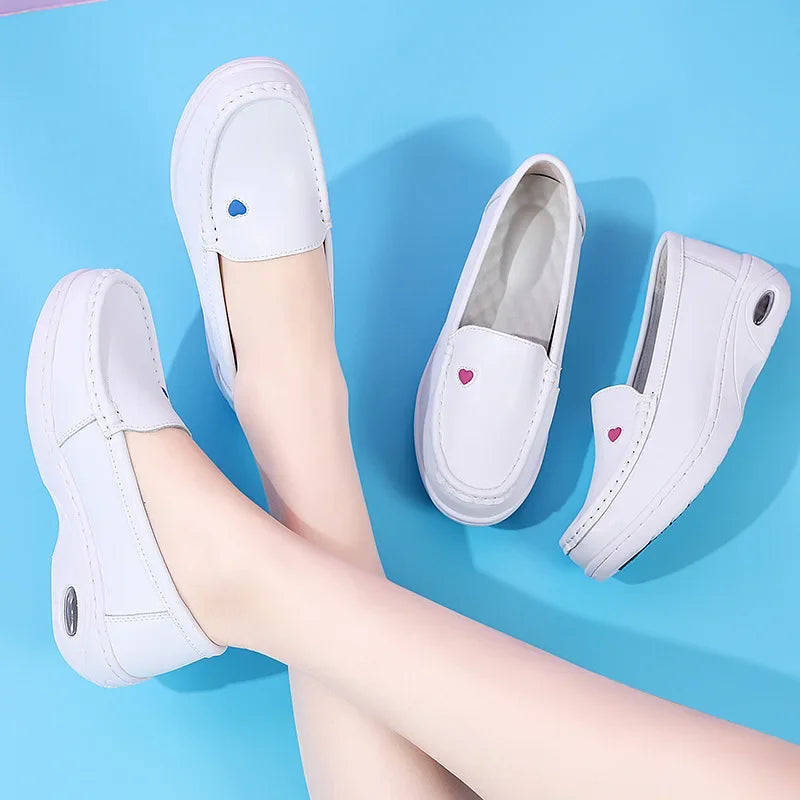 2025 New Women Flat Leather Shoes Casual White Wedge with Soft Bottom Love Heart Comfortable Mom Nurse Work Shoes Zapatillas