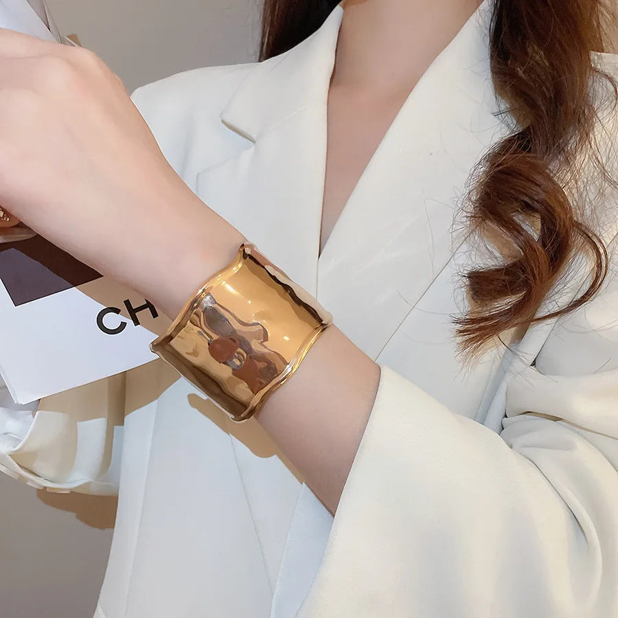 European and American Metal Pleated Bangles for Women Arm Ring Fashion Temperament Bracelet Design Sense Hand Jewelry Gift