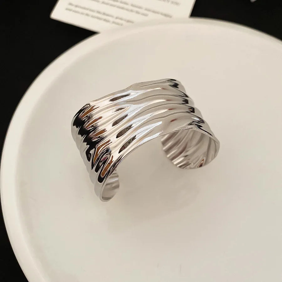European and American Metal Pleated Bangles for Women Arm Ring Fashion Temperament Bracelet Design Sense Hand Jewelry Gift