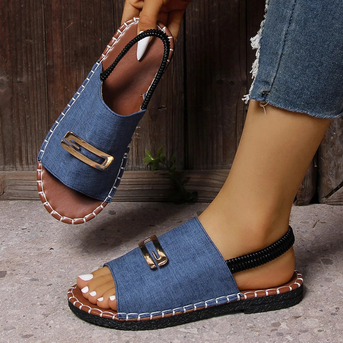 Women's Beach Sandals Summer New Fashion Metal Decorative Open-toed Sandals Leisure Luxury Light Outdoor Non-slip Sandals.