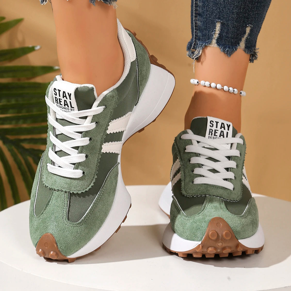 2025 Spring Women Sneakers New Luxury Flat Comfortable Slip on Sneakers Women Trend Lightweight Outdoor Designer Shoes for Women