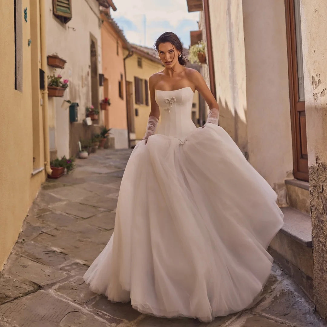 Elegant Strapless Wedding Dresses Luxury Tulle Pleat Bridal Gown Plus Size Engagement Party Dress robe de mariée Customized