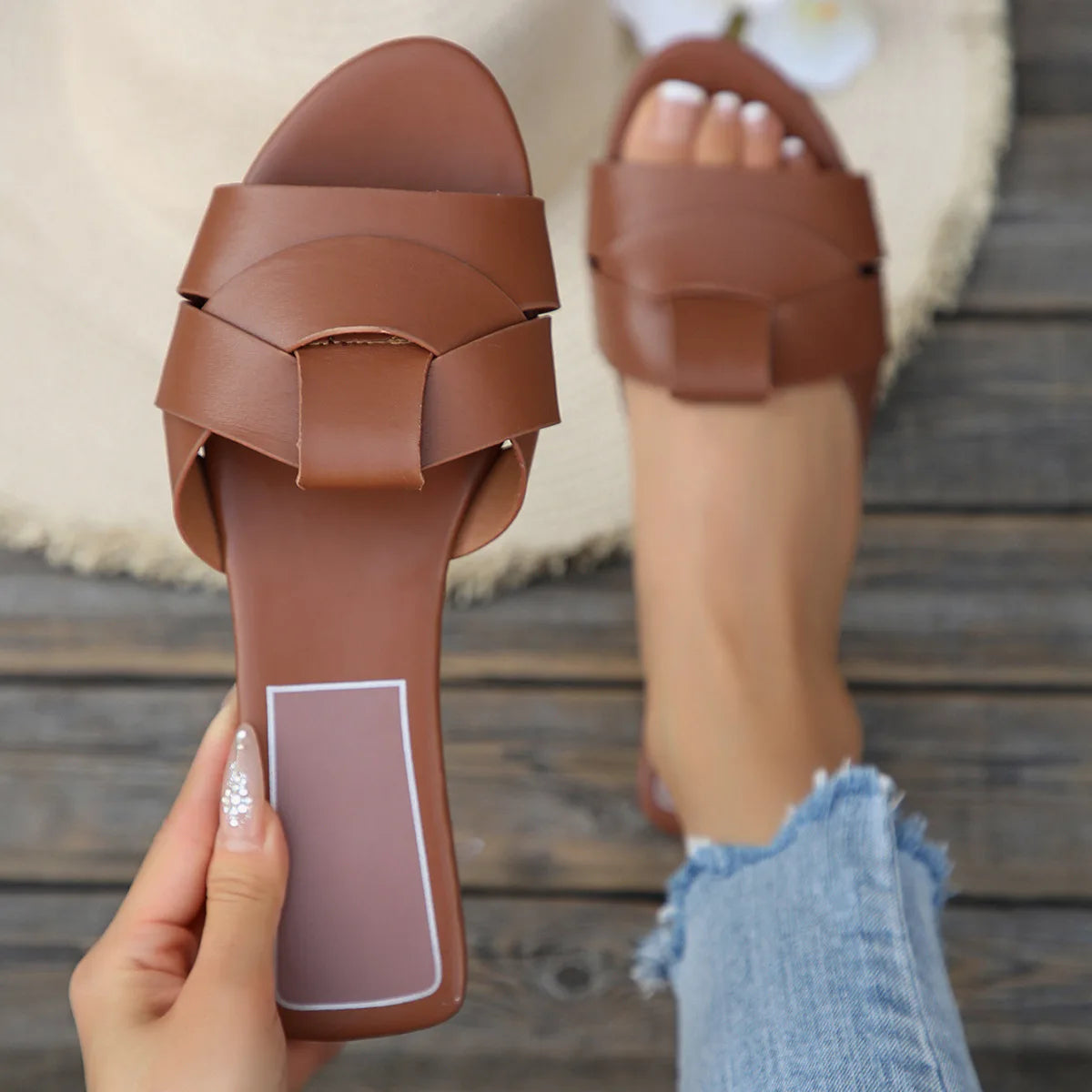 Women's Slippers 2025 New Summer Fashion Slippers Designer Flat Slippers for Women Outdoor Casual Beach Shoes Sandalias De Mujer