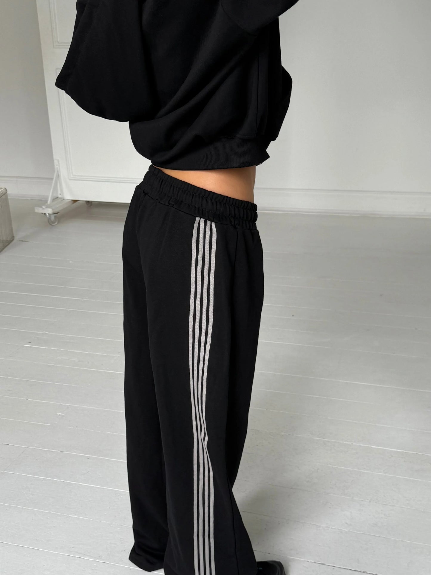 Womens Hooded Tracksuit Set with Zipper Side Striped Pants Activewear Casual Sportwear Outfit for Daily Life Gym and Leisure