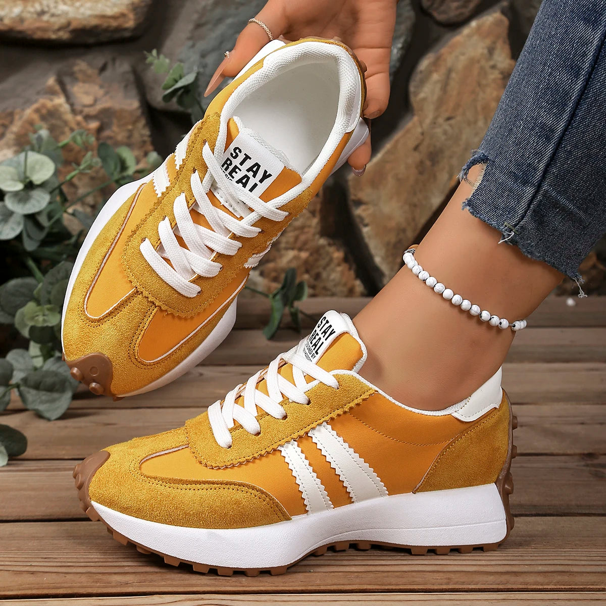 2025 Spring Women Sneakers New Luxury Flat Comfortable Slip on Sneakers Women Trend Lightweight Outdoor Designer Shoes for Women