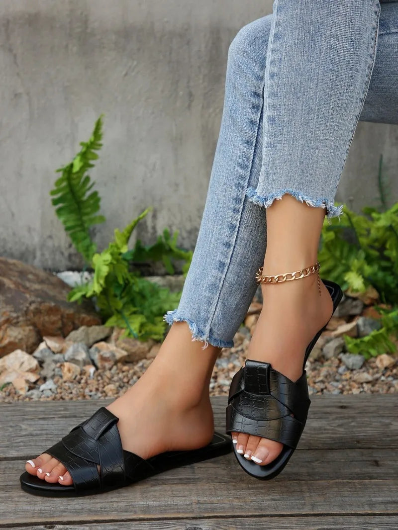 Women's Slippers 2025 New Summer Fashion Slippers Designer Flat Slippers for Women Outdoor Casual Beach Shoes Sandalias De Mujer