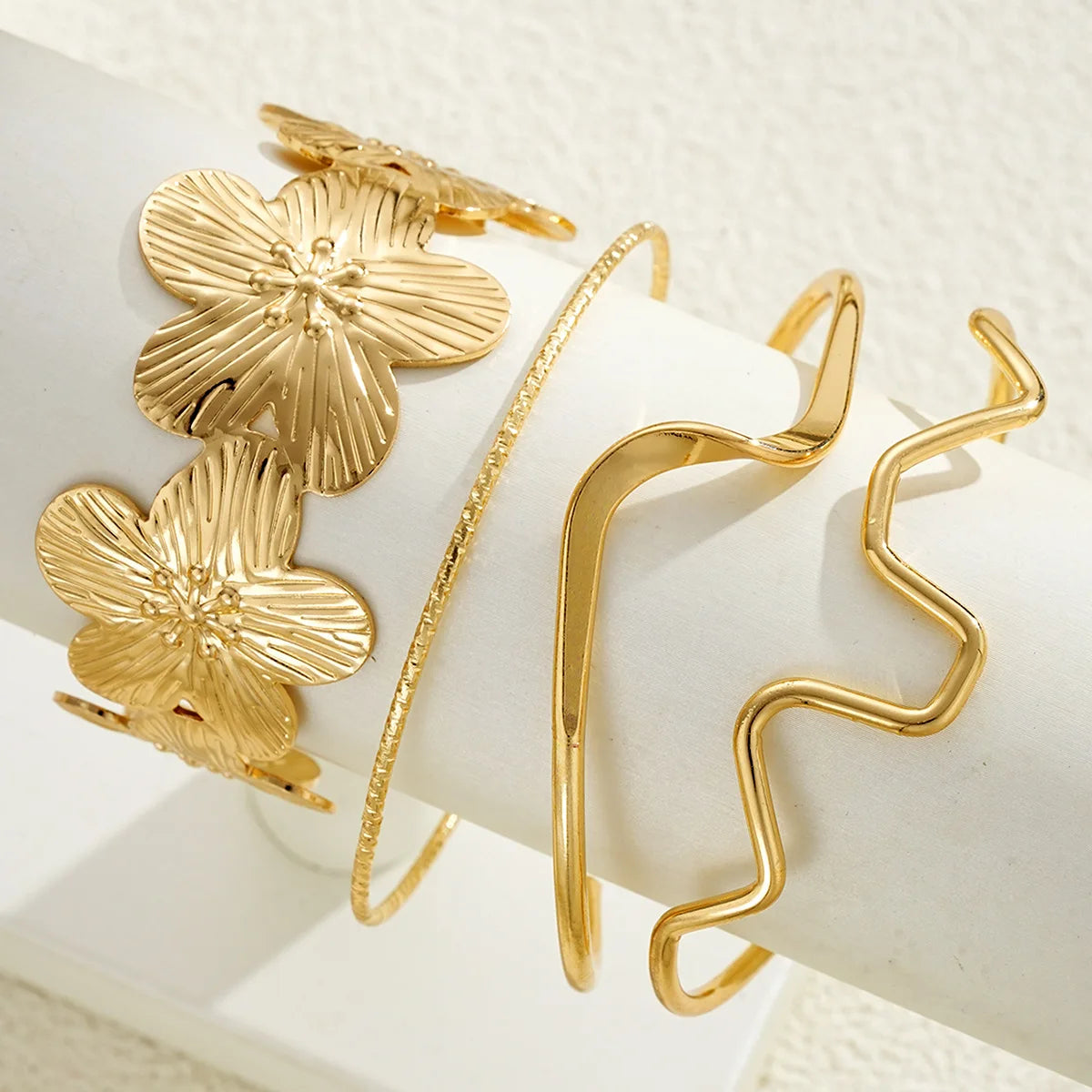 4pcs European & American Fashion Elegant Floral Line Bangles - Creative Gold Eco-Friendly Iron Minimalist Bracelets for Women