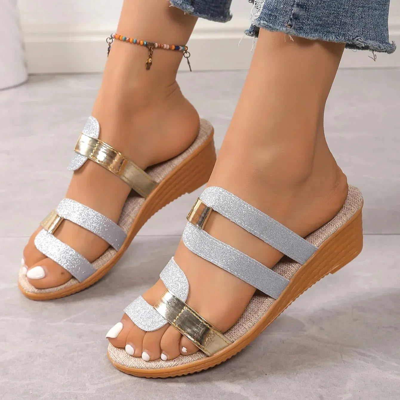 Women Slippers 2025 New Casual Blocking Sandals Outdoor Soft Leather Slippers Thick Soled Slope Woven Straw Shoes Slides Women