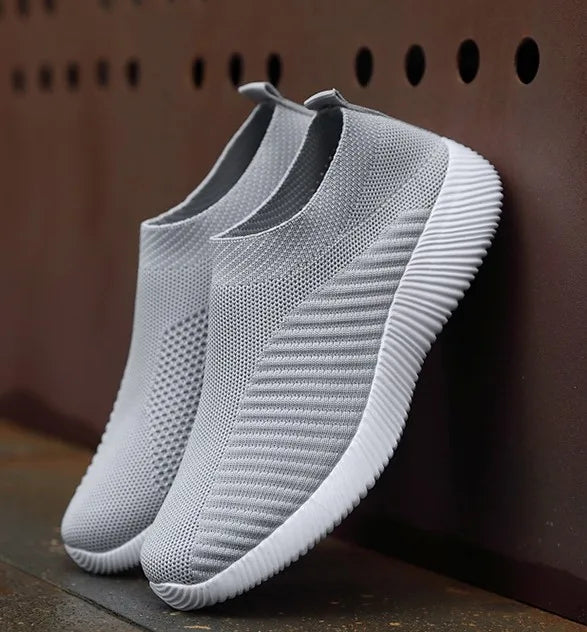Ladies Casual Shoes Lightweight Comfortable Outdoor Walking Shoes Solid Color Soft Sole Slip-On Flats Sneaker Shoes For Women