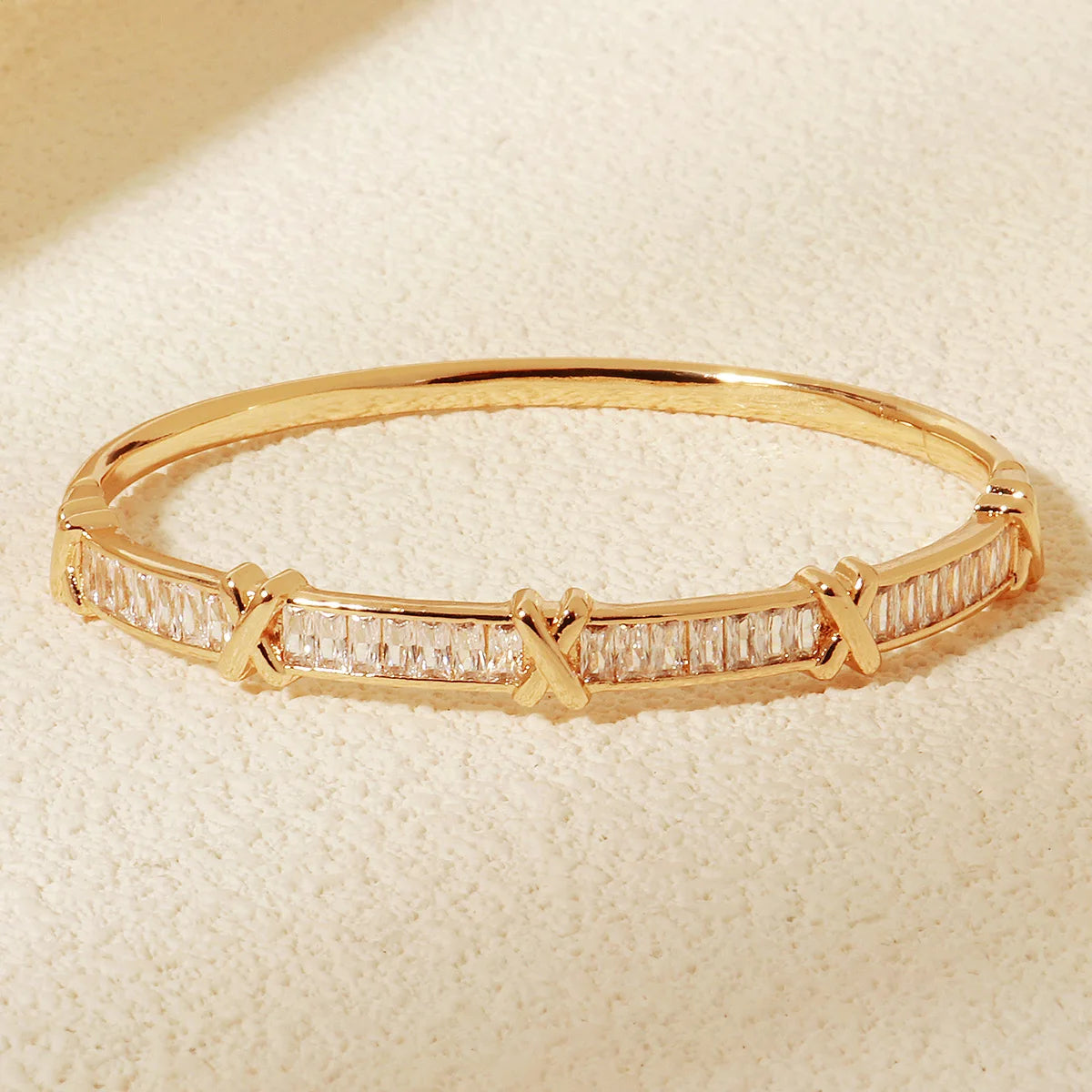Newest Fashion Copper and Zirconia Bangle for Women Unique Design Sense Bangles Daily Jewelry Accesssories As a Gift