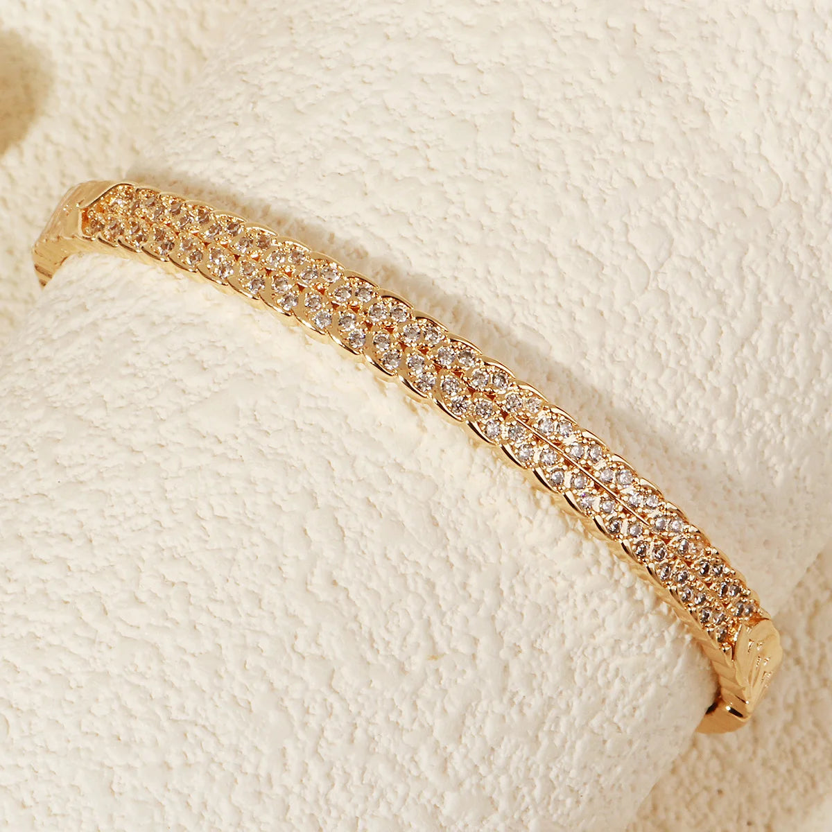 Newest Fashion Copper and Zirconia Bangle for Women Unique Design Sense Bangles Daily Jewelry Accesssories As a Gift