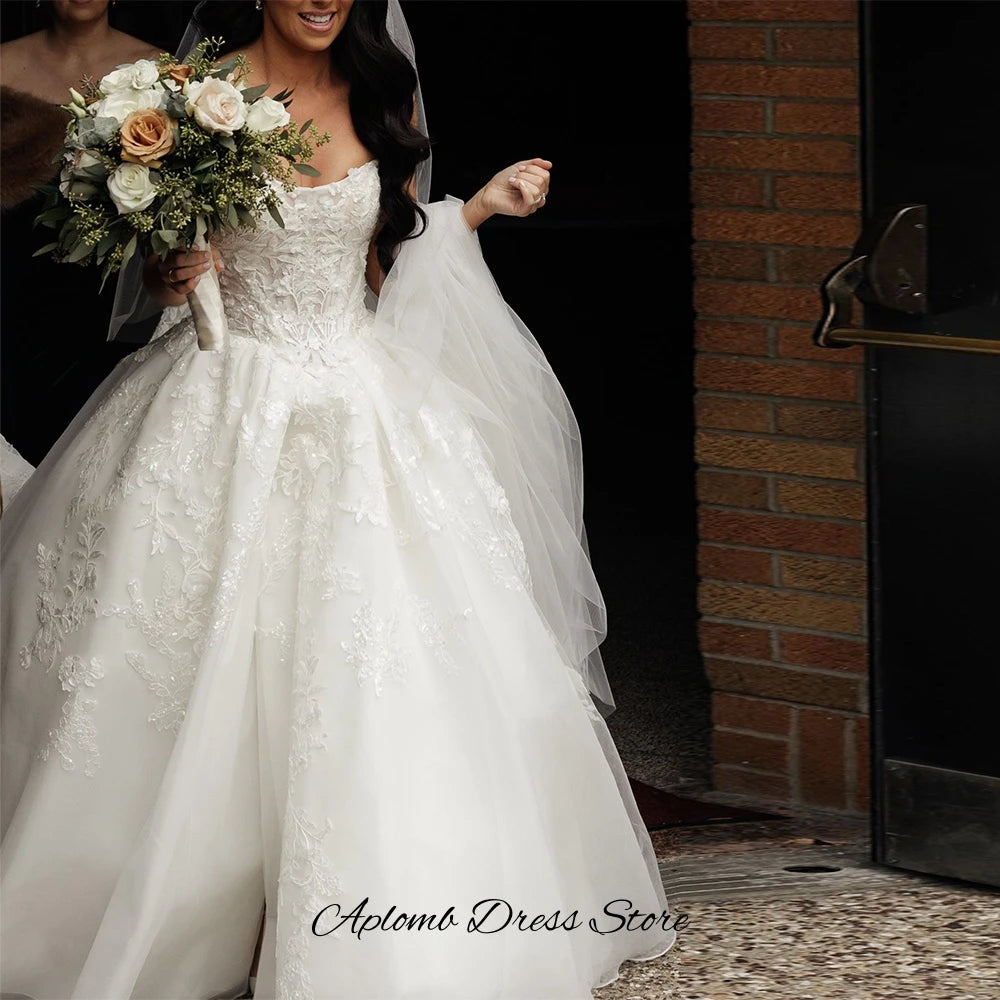 Elegant Customized Sequined Wedding Dress Classic Sleeveless Strapless Bridal Gowns Charming A-Line Organza Vestido De Novia